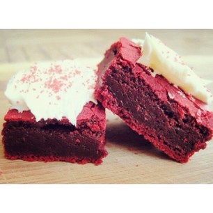 it's the perfect day for...Red Velvet Cake Batter Brownies ❌⭕️