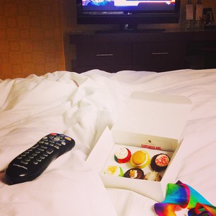 cupcakes taste better when eaten in bed = fact. thanks @marriottintl for my @bakedbymelissa fix :)