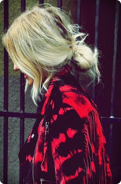 messy low bun