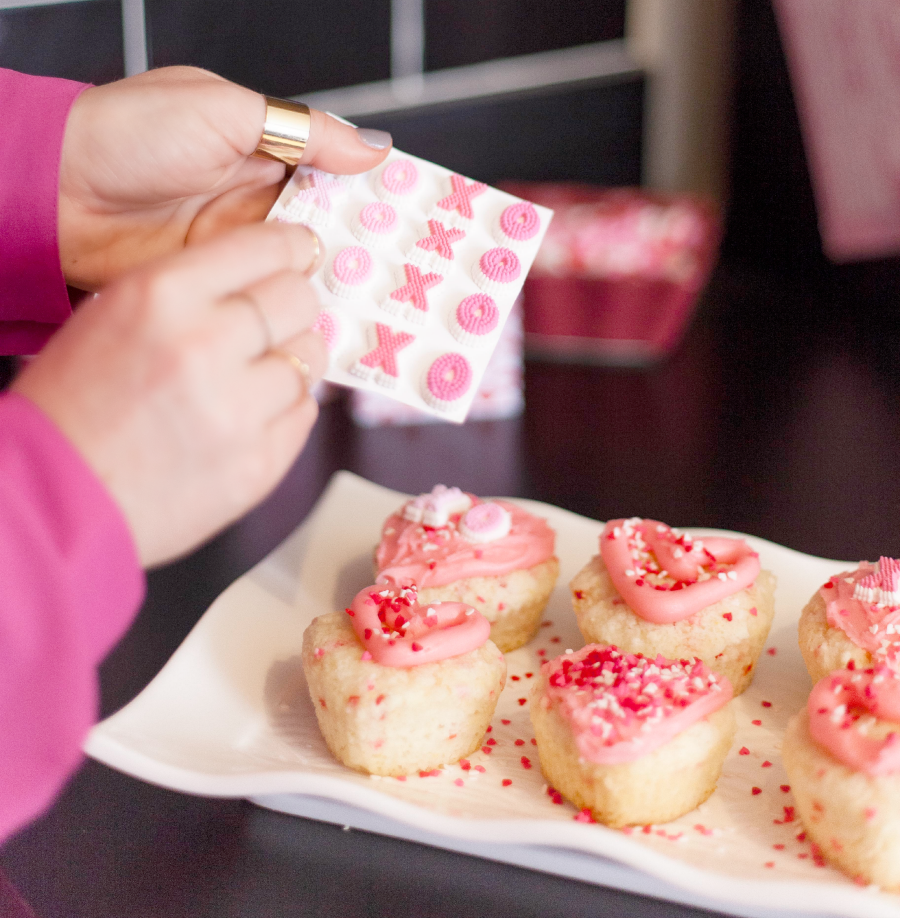 Valentine's Day Cake Batter Cupcakes || girlmeetslife.com