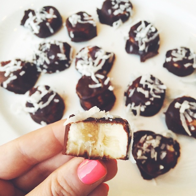 Frozen Dark Chocolate Covered Banana Bites | girlmeetslife.com