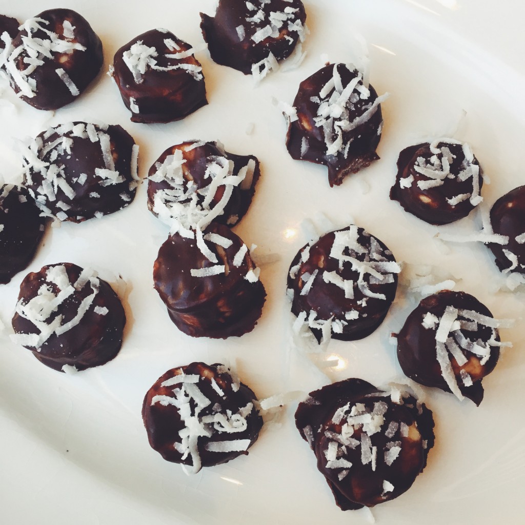 Frozen Dark Chocolate Covered Banana Bites | girlmeetslife.com